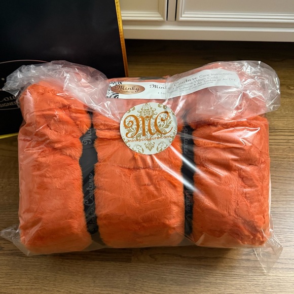 Minky Couture Hugs Orange Marmalade Cozy Blanket Throw - Picture 2 of 7